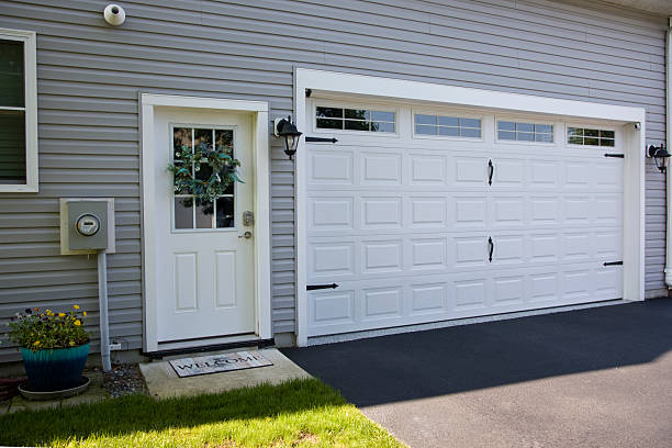 24/7 Emergency Garage Door Panel Replacement experts in Lauderdale, MN